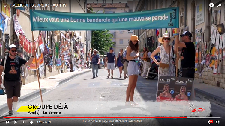 Festival d’Avignon 2019. Notre banderole fait sourire et acquiescer.